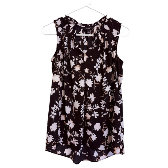 2/$30 Simply Vera Vera Wang - Black and Cream Floral Sleeveless Blouse - Picture 1 of 7